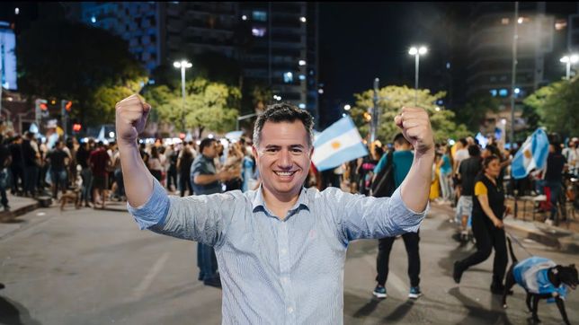 Gabriel Bornoroni durante los festejos por el triunfo de Javier Milei en Córdoba. 