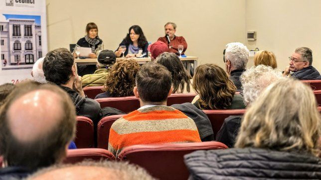 Javier Milei ya tiene su grupo de intelectuales, pero en contra: Claudia Aboaf, Maristella Svampa y Horacio Tarcus coordinaron un encuentro el sábado pasado.