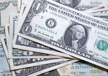 Turistazo: tras la queja presidencial, el dólar blue voló a 301 pesos