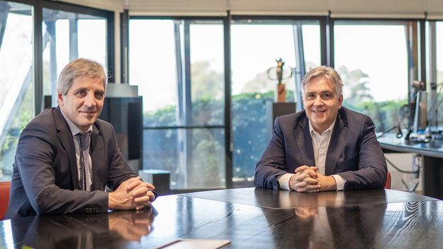 Presupuesto o la plata de la Caja de Jubilaciones de Córdoba, la oferta de Martín Llaryora al ministro Toto Caputo.