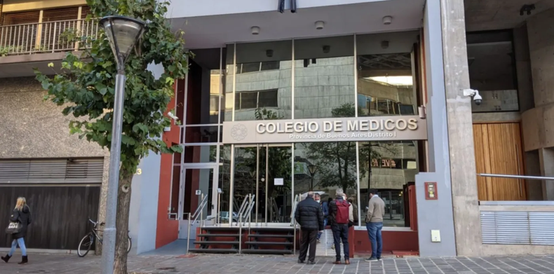 Un proyecto del gobierno de Javier Milei busca desmantelar el sistema de colegios profesionales