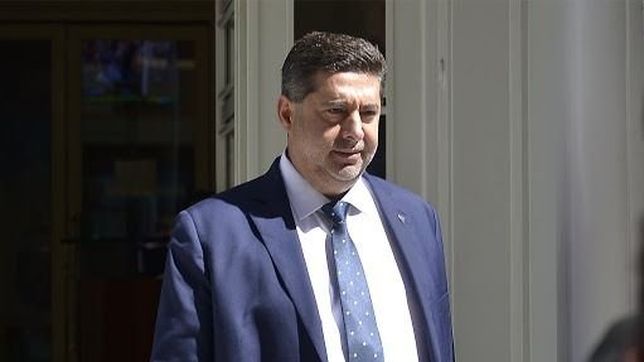 angelici busca un mano a mano con nosiglia por la ucr portena