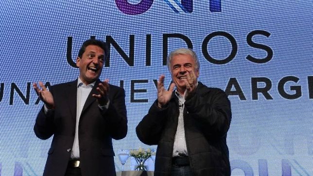 massa se muestra con de la sota y anuncia que sigue en su cruzada nacional