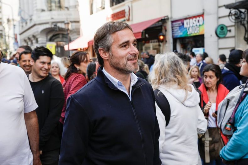 Federico Achával marchó en defensa de las universidades públicas.