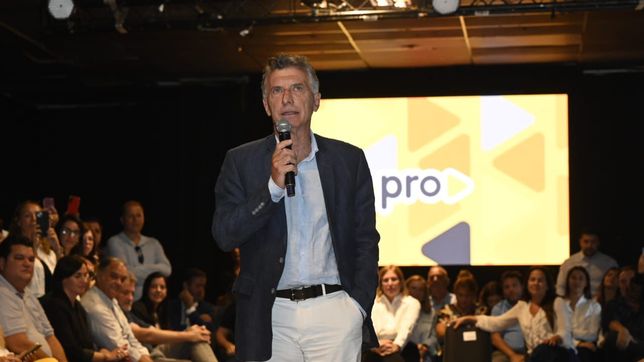 Mauricio Macri en Rosario, en el centro de escena de un acto bien político. 
