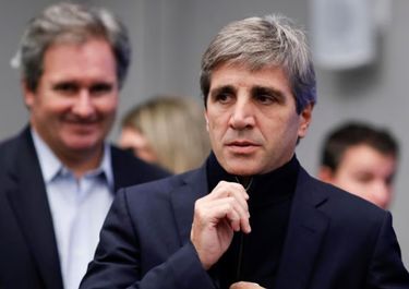 Toto Caputo va por los dólares del colchón