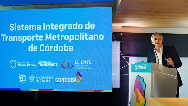 Martín Llaryora profundiza el juego de las diferencias con Javier Milei. 