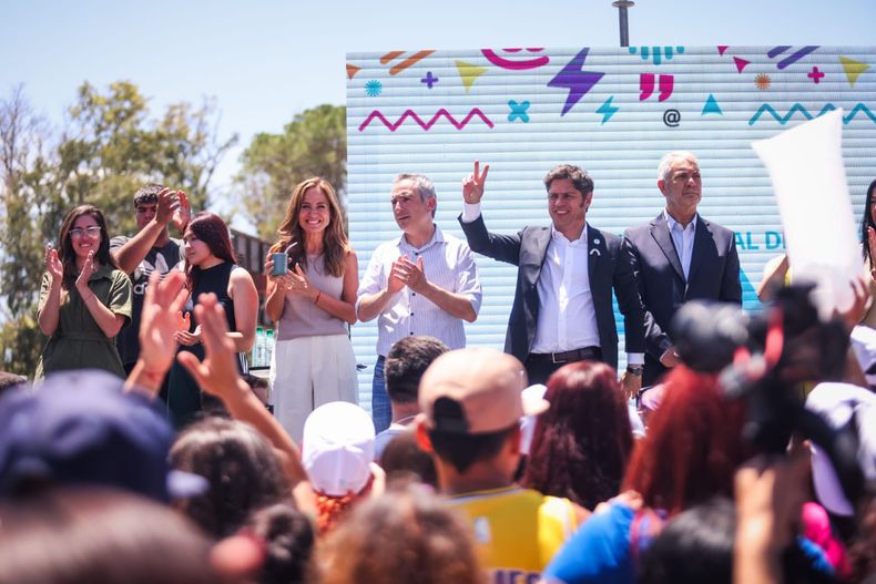 Victoria Tolosa Paz en un acto junto a axel Kicillof y Julio Alak.
