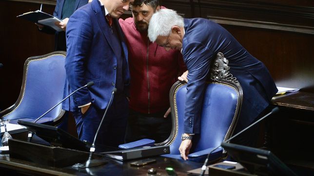 legislatura bonaerense: oficialismo y oposicion analizan crear la figura de interbloque para evitar rupturas
