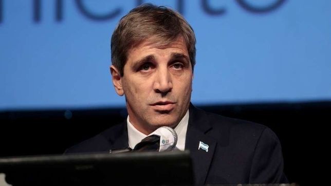 ante la amenaza de limites al endeudamiento, caputo coloca u$s 5.000 millones