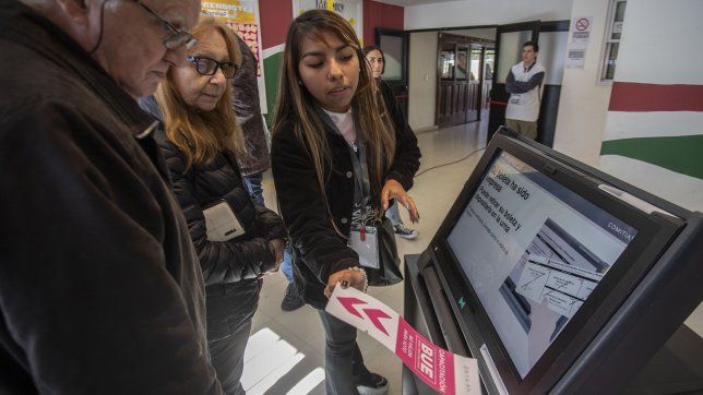 Boleta Única Electrónica en la elección legislativa de la Ciudad de Buenos Aires. Foto: NA.