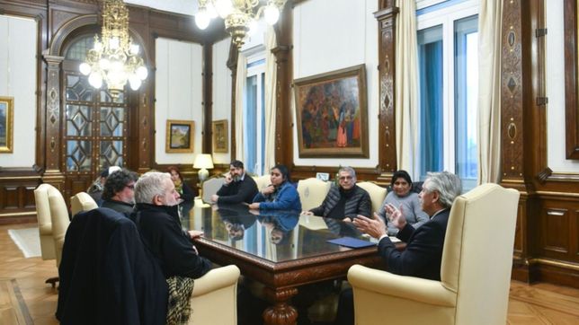 en la previa de la marcha, fernandez recibio a movimientos sociales oficialistas