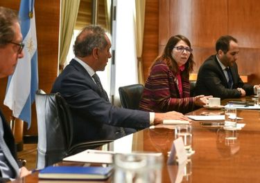 Aún sin equipo, Batakis busca mostrar sintonía del gabinete post-Guzmán