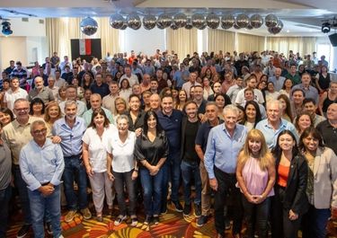 La plana mayor de la UCR de Entre Ríos en el encuentro realizado en la ciudad de Villa Elisa.