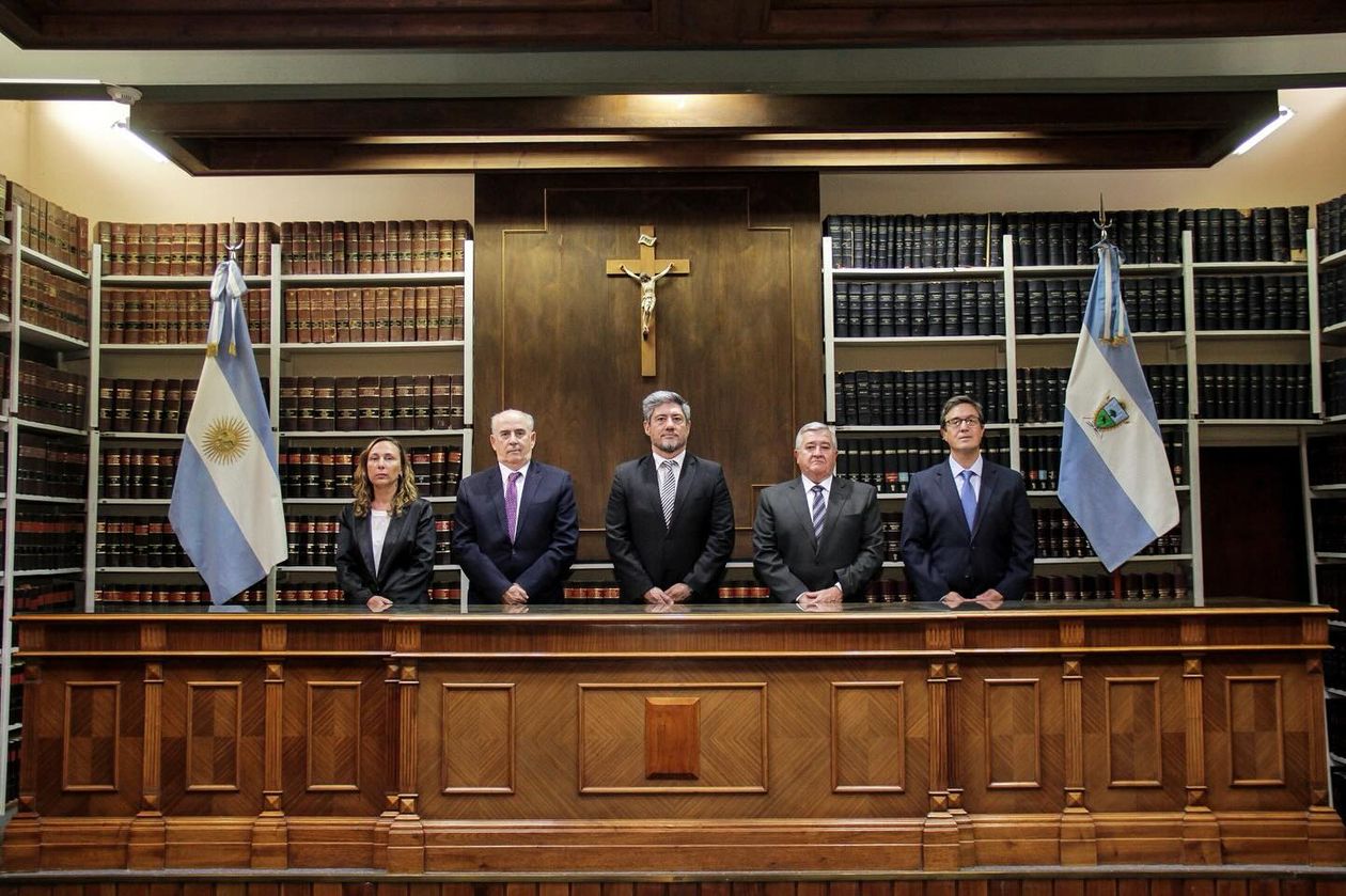 El Superior Tribunal de Justicia de La Pampa: Verónica Campo, Eduardo Fernández Mendía, José Sappa, Hugo Díaz y Luis Losi.
