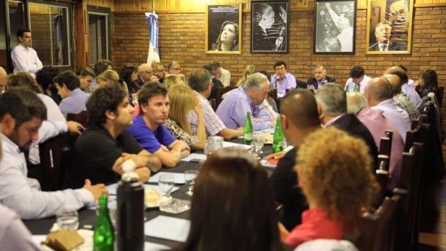 el pj y el massismo rinden homenaje a peron en medio de senales de amistad