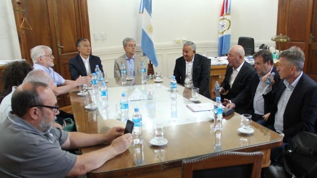 las fiestas en paz: perotti abre la caja y recibe un guino de los gremios