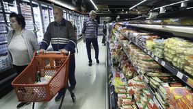 Changuitos vacíos y ventas por el piso en la economía de Javier Milei.