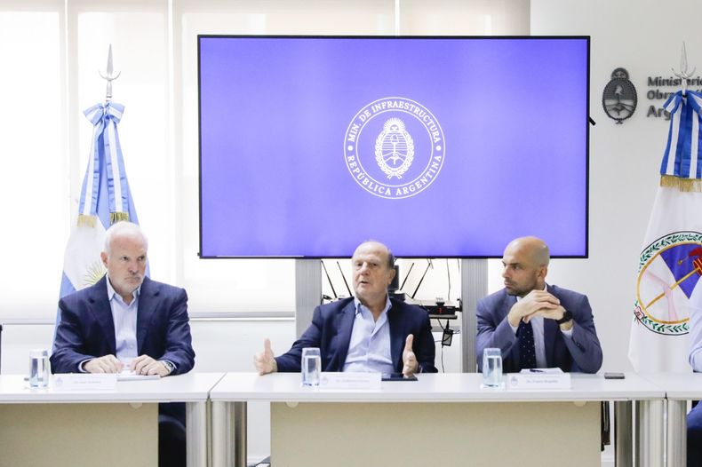 Guillermo Ferraro encabeza la reunión con las empresas de colectivos del AMBA