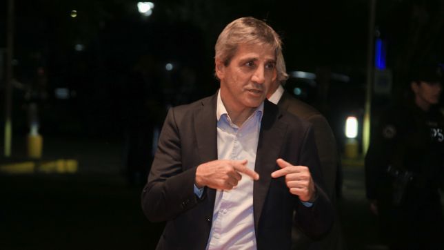 Toto Caputo hace malabares para afrontar el pliego de condiciones del FMI