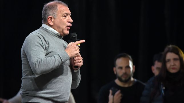 Luis Juez dijo en un plenario del Frente Cívico que 2027 será la última bola.