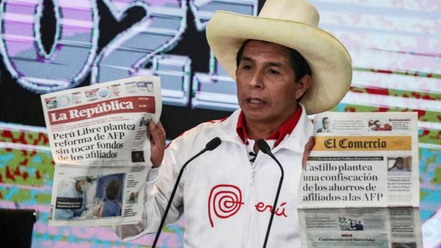En un clima de polarización extrema, Perú opta entre Castillo y Fujimori