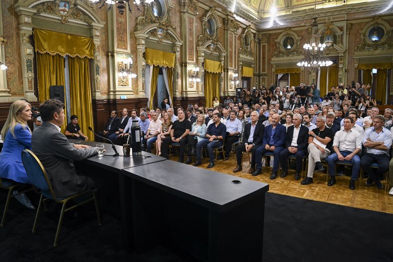 Axel Kicillof, en La Plata, con respaldo pleno del peronismo.