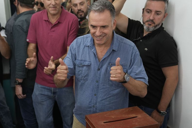 Yamandú Orsi, del Frente Amplio, presidente electo de Uruguay.