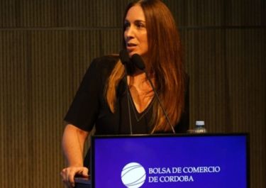 Es la comunicación: Vidal castigó al Presidente y reivindicó su gestión en PBA