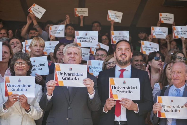 El intendente Luciano di Nápoli junto al gobernador de La Pampa Sergio Ziliotto, en el último acto juntos antes del balotaje. En Santa Rosa Milei ganó por un punto.
