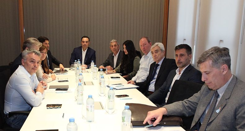 Pullaro y Valdés abrieron el debate entre los equipos de la Región Litoral debatiendo los puntos comunes en torno al Presupuesto 2025. 