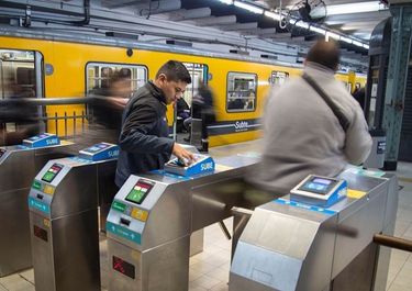 El Gobierno porteño modifica la fórmula para determinar los aumentos del boleto del subte, además de los peajes.