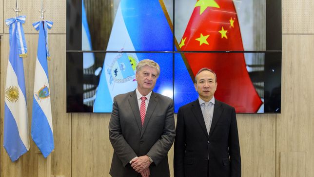 El gobernador de La Pampa Sergio Ziliotto recibió al embajador chino Wang Wei, quien desembarcó con representantes de poderosas empresas de su país.