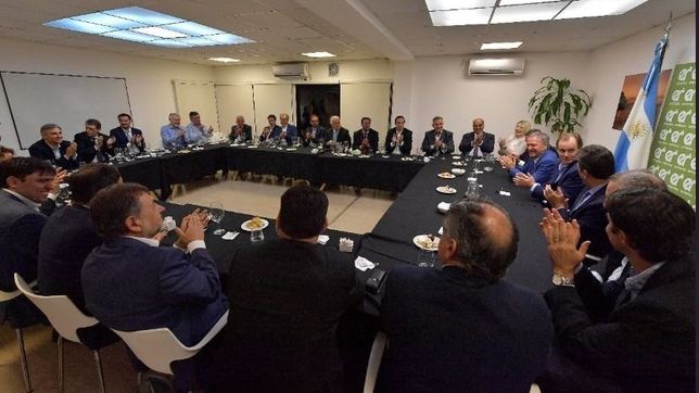 los 12 apostoles peronistas, el asado que no fue y el desafio a camano