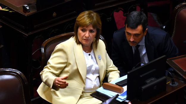 Reforma laboral: Patricia Bullrich avanzó en un acuerdo con la oposición y presiona a Javier Milei. Reforma laboral: Patricia Bullrich avanzó en un acuerdo con la oposición y presiona a Javier Milei.