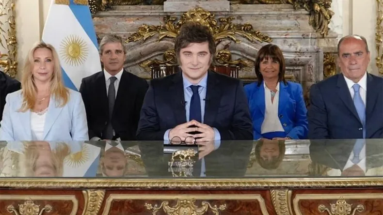 Javier Milei, junto a sus principales funcionarios. 