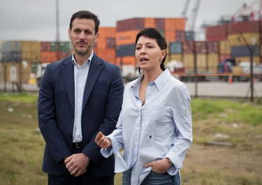 Julián Álvarez y Mayra Mendoza reclaman fondos al puerto de Dock Sud