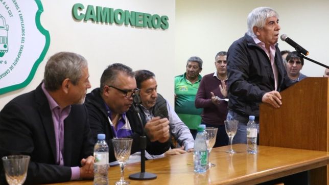 ?vienen momentos dificiles? auguro moyano durante una acto con intendente k