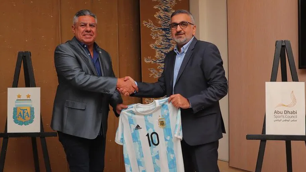 Tapia, el canciller en el desierto para el business mundialista