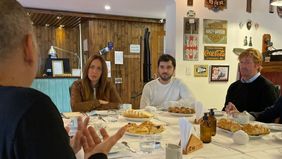 Vidal arrancó en Chubut su gira nacional multitasking