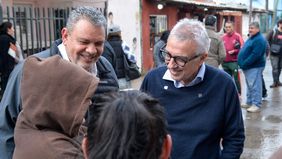 Julio Zamora y Gustavo Aguilera, el candidato de Somos, de campaña en San Fernando