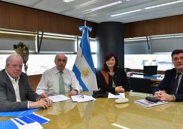 En su primera reunión como ministra, Olmos ratificó el equipo de Trabajo