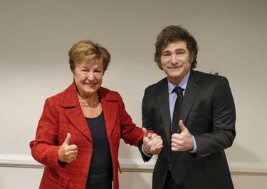 Kristalina Georgieva, la jefa del FMI, con Javier Milei.