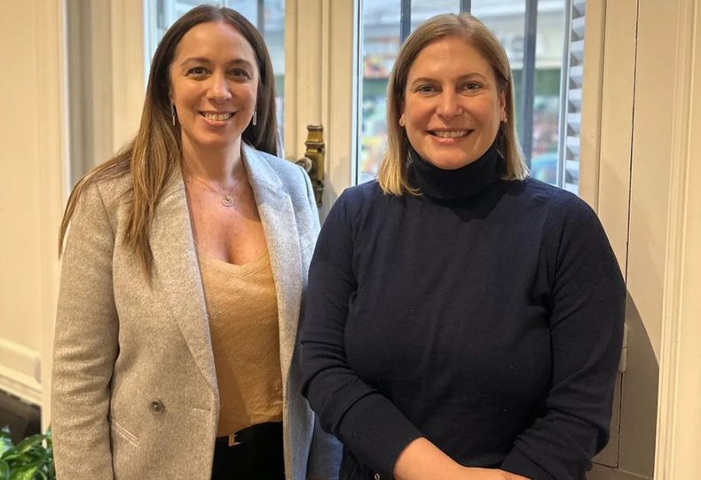 María Eugenia Vidal junto a Gisela Scaglia.