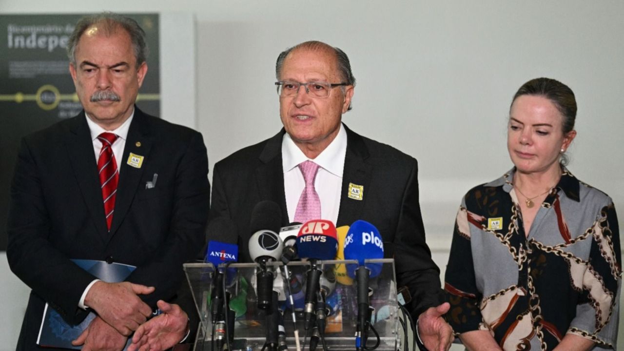 Bolsonaro no reconoce pero cede: comenzó el traspaso del gobierno
