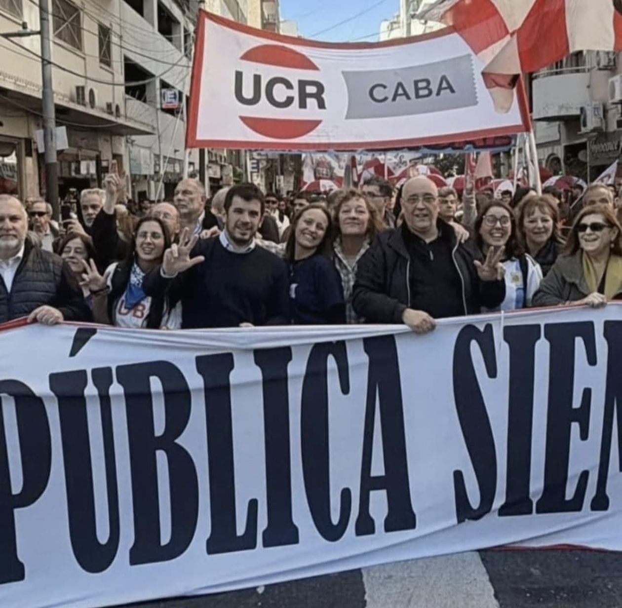El secretario general de la UCR porteña, Juan Loupias, reclamó que Javier Milei cumpla la ley de financiamiento universitario.