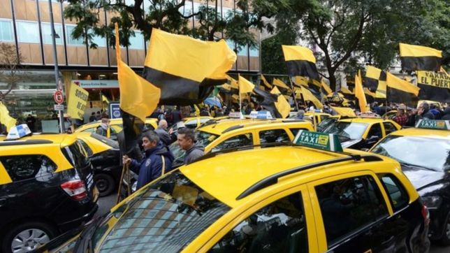 fiesta tachera, escrache a diputados, silbidos y chicanas en la legislatura