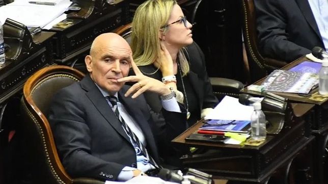 espert gobernador, entre el ascenso de la rabia y la presion de la tropa en fuga