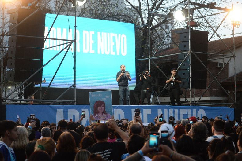 Máximo Kirchner en La Plata - Atenas