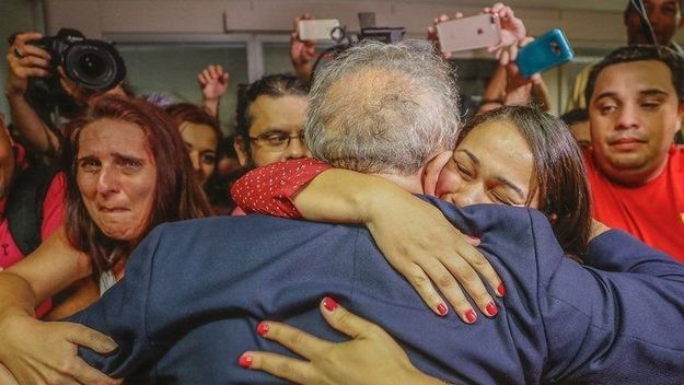 Lula enciende la calle para apurar su libertad